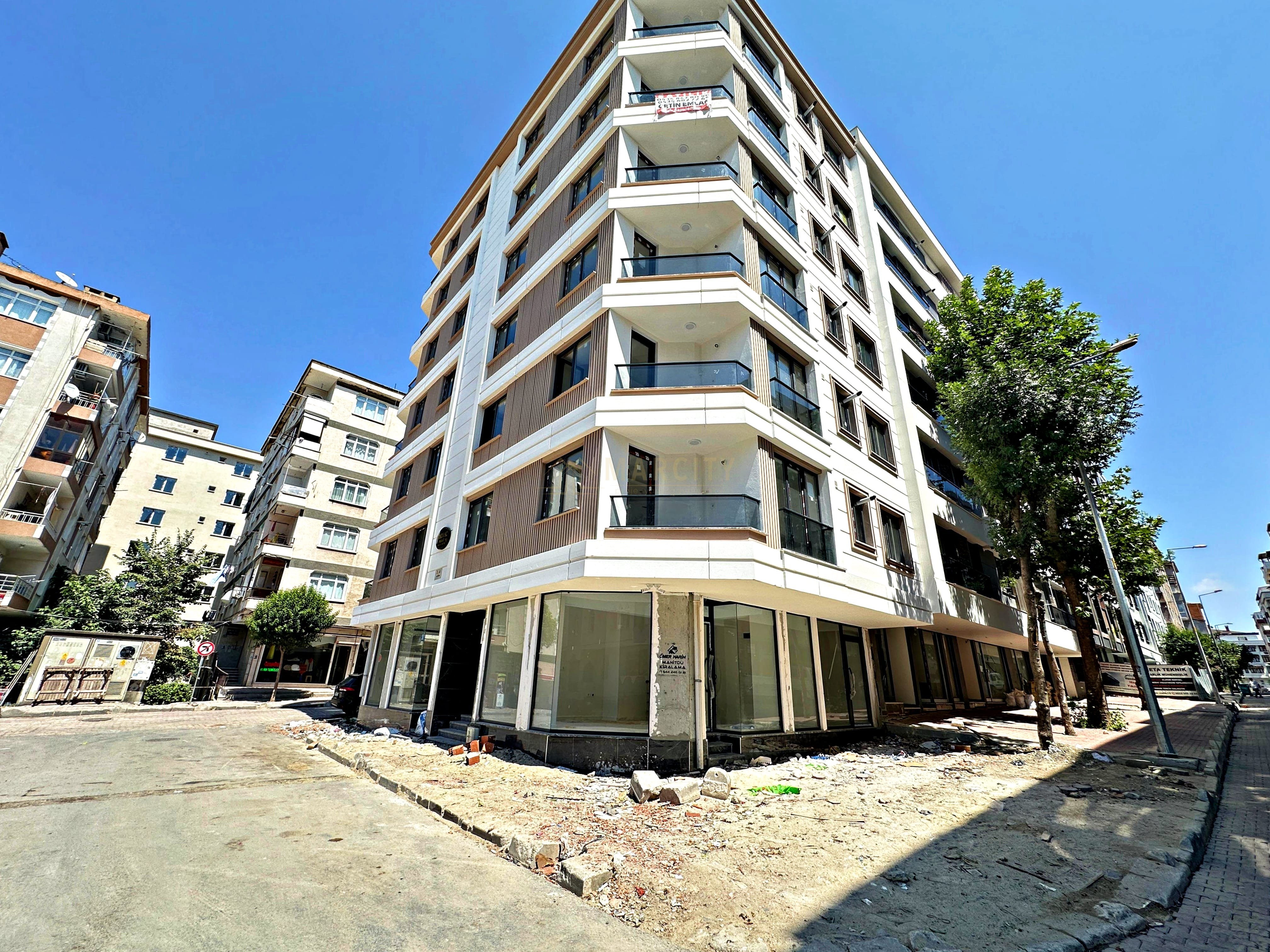 Marcity'den Ulubatlı Cad.Üzerinde Köşe 2+1 Satılık Daire